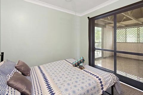 Location! 2BR Town View Unit In Centre Of Airlie. - Accommodation Sunshine Coast 5