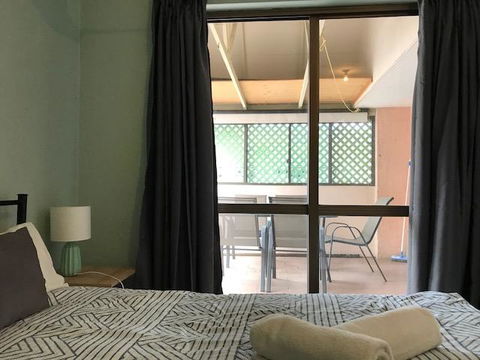 Location! 2BR Town View Unit In Centre Of Airlie. - Accommodation Sunshine Coast 9