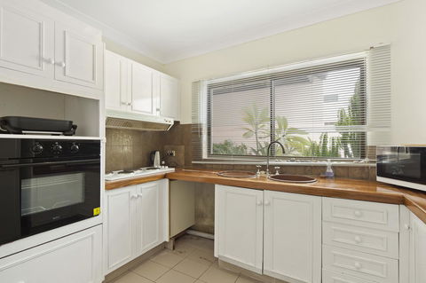 Location! 2BR Town View Unit In Centre Of Airlie. - Accommodation Sunshine Coast 11