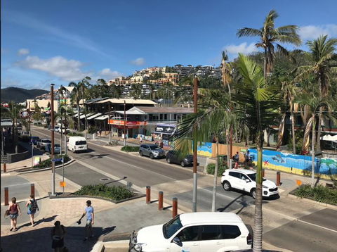 Location! 2BR Town View Unit In Centre Of Airlie. - Accommodation Sunshine Coast 20