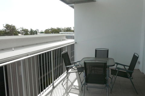 Monterey Apartments Moranbah - Accommodation Sunshine Coast 2