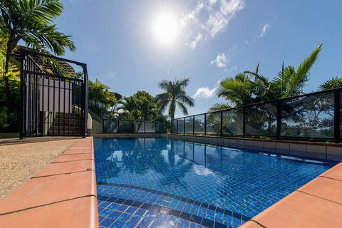 Paradise Penthouse At Waves - Airlie Beach - Accommodation Sunshine Coast 2