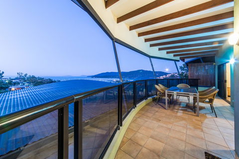 Paradise Penthouse At Waves - Airlie Beach - Accommodation Sunshine Coast 24