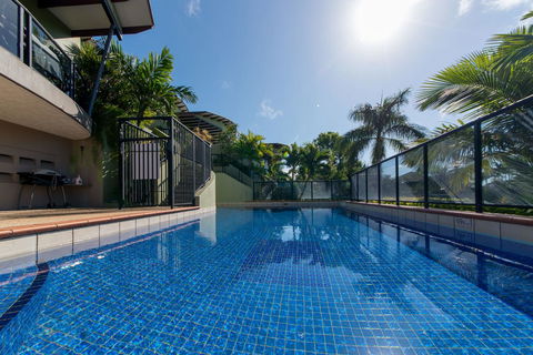 Paradise Penthouse At Waves - Airlie Beach - Accommodation Sunshine Coast 1