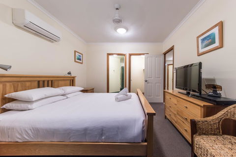 Paradise Penthouse At Waves - Airlie Beach - Accommodation Sunshine Coast 11
