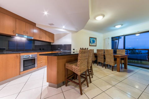 Paradise Penthouse At Waves - Airlie Beach - Accommodation Sunshine Coast 4