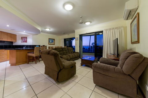 Paradise Penthouse At Waves - Airlie Beach - Accommodation Sunshine Coast 10