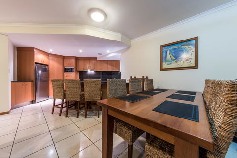 Paradise Penthouse At Waves - Airlie Beach - Accommodation Sunshine Coast 5