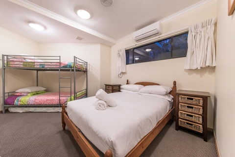 Paradise Penthouse At Waves - Airlie Beach - Accommodation Sunshine Coast 16