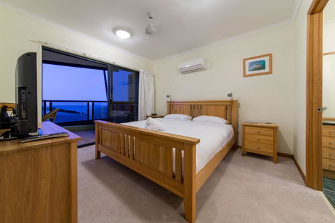 Paradise Penthouse At Waves - Airlie Beach - Accommodation Sunshine Coast 13
