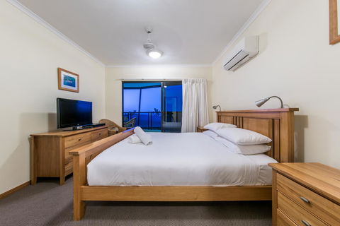 Paradise Penthouse At Waves - Airlie Beach - Accommodation Sunshine Coast 15