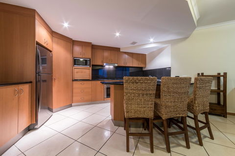 Paradise Penthouse At Waves - Airlie Beach - Accommodation Sunshine Coast 6