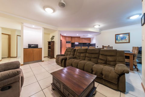 Paradise Penthouse At Waves - Airlie Beach - Accommodation Sunshine Coast 7