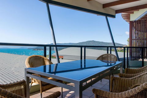 Paradise Penthouse At Waves - Airlie Beach - Accommodation Sunshine Coast 25