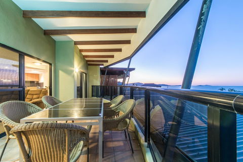 Paradise Penthouse At Waves - Airlie Beach - Accommodation Sunshine Coast 28