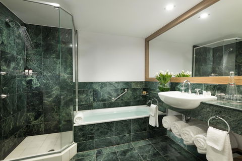 Sofitel Gold Coast Broadbeach - Accommodation Sunshine Coast 2