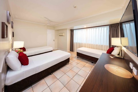 Hides Hotel - Accommodation Sunshine Coast 9