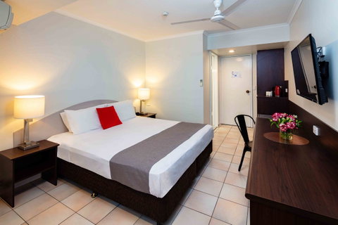 Hides Hotel - Accommodation Sunshine Coast 3