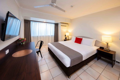 Hides Hotel - Accommodation Sunshine Coast 0