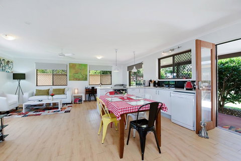 Arthouse - Accommodation Sunshine Coast 3