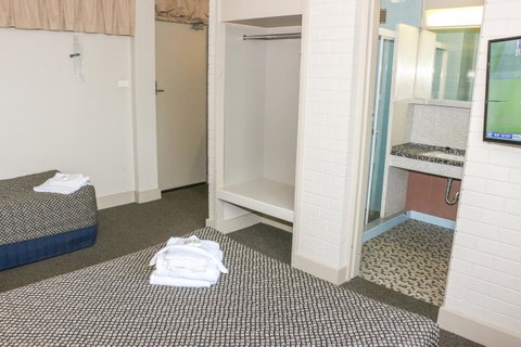 Brighton Hotel - Accommodation Sunshine Coast 5