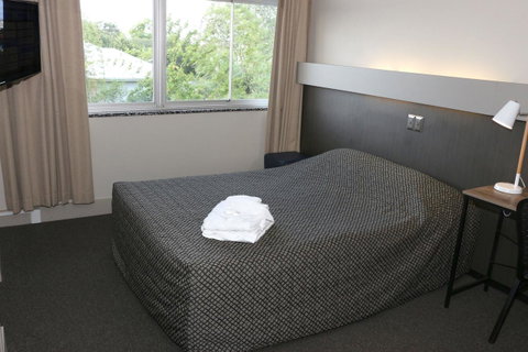 Brighton Hotel - Accommodation Sunshine Coast 1