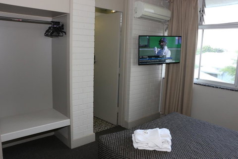 Brighton Hotel - Accommodation Sunshine Coast 9
