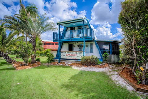 Wayfarers Beachouse - Rainbow Beach, Everything You Need, Just Metres To The Beach - Accommodation Sunshine Coast 0