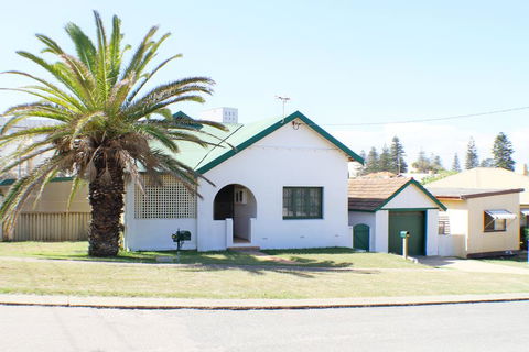 West End Retreat - Accommodation Sunshine Coast 2