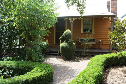Westbury Gingerbread Cottages - Accommodation Sunshine Coast 3