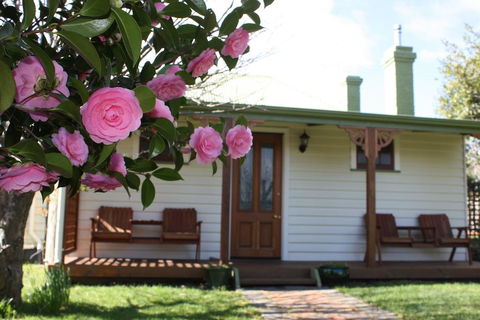 Westbury Gingerbread Cottages - Accommodation Sunshine Coast 0