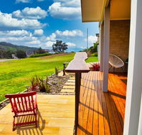 Whale Studio Apartment 1a Ocean Street - Accommodation Sunshine Coast