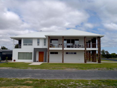 White Caps B&B Apartment - Accommodation Sunshine Coast 1