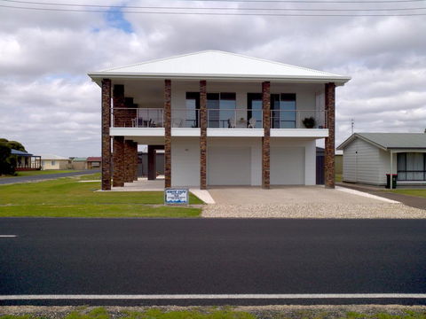 White Caps B&B Apartment - Accommodation Sunshine Coast 0