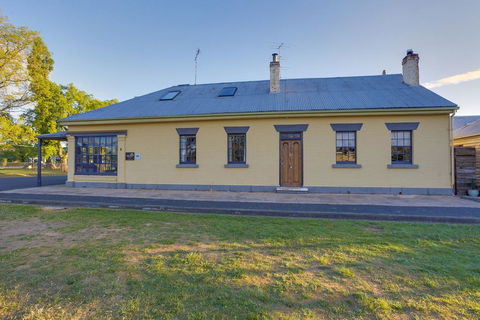 Whites Corner - Accommodation Sunshine Coast 0