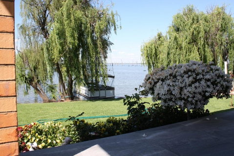 Willow Island - Waterfront - Accommodation Sunshine Coast 1