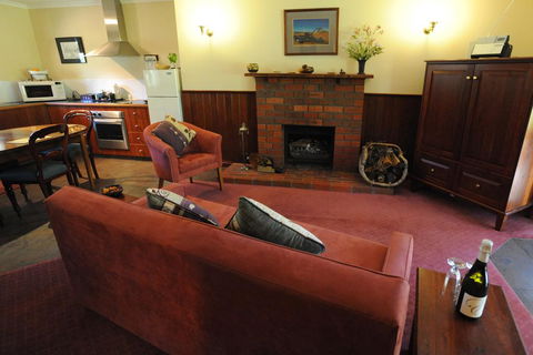 Wintarni Olives Cottage - Accommodation Sunshine Coast 0