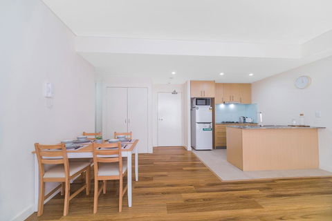 Wolli Creek Airport Serviced 2 Bedroom Apartment - Accommodation Sunshine Coast 3