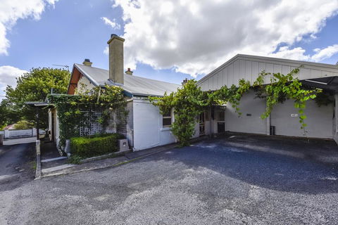 Wyatt Guest House - Accommodation Sunshine Coast 1