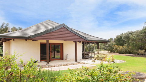 Yallingup Retreat - Accommodation Sunshine Coast 2