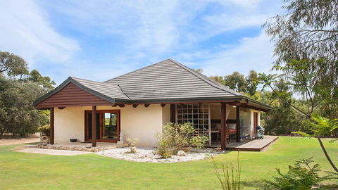 Yallingup Retreat - Accommodation Sunshine Coast 0