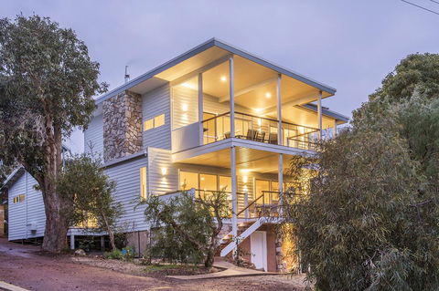 Yaringa - Accommodation Sunshine Coast 0