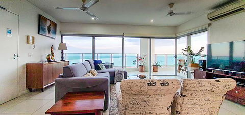 ZEN BY THE WATER - Darwin Premier Retreat - Accommodation Sunshine Coast 3