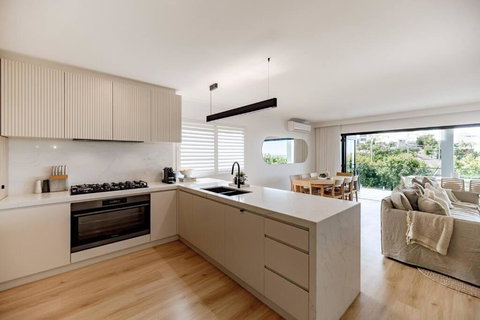 \'Sunny\', Luxury In Paradise, Sunrise Beach, Noosa - Accommodation Sunshine Coast 2