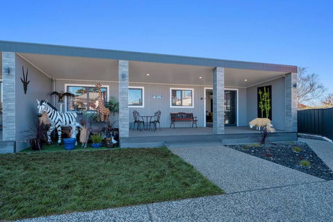 Zoo Villas: Villa Giraffe - Central Wynyard - Accommodation Sunshine Coast 2