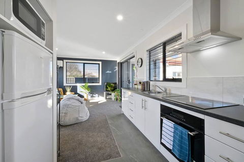 Zoo Villas: Villa Giraffe - Central Wynyard - Accommodation Sunshine Coast 1