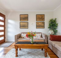Spacious Bungalow5min walk to station5min to Box HillWiFiParking - Accommodation Sunshine Coast