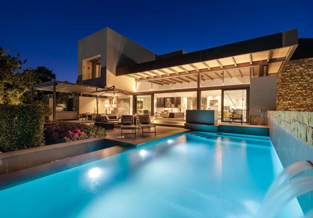 Kawana Waters QLD Accommodation Sunshine Coast