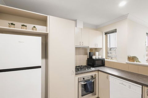 3-Bedroom Kinross Beachside Abode - Accommodation Sunshine Coast 3