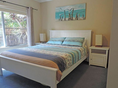 Adriana 3 Unit With A Backyard - Accommodation Sunshine Coast 1